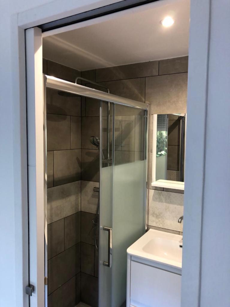 Chambre Avec Salle D'Eau Privee Dans Appartement Partage 200 M Du Tram Μονπελιέ Δωμάτιο φωτογραφία