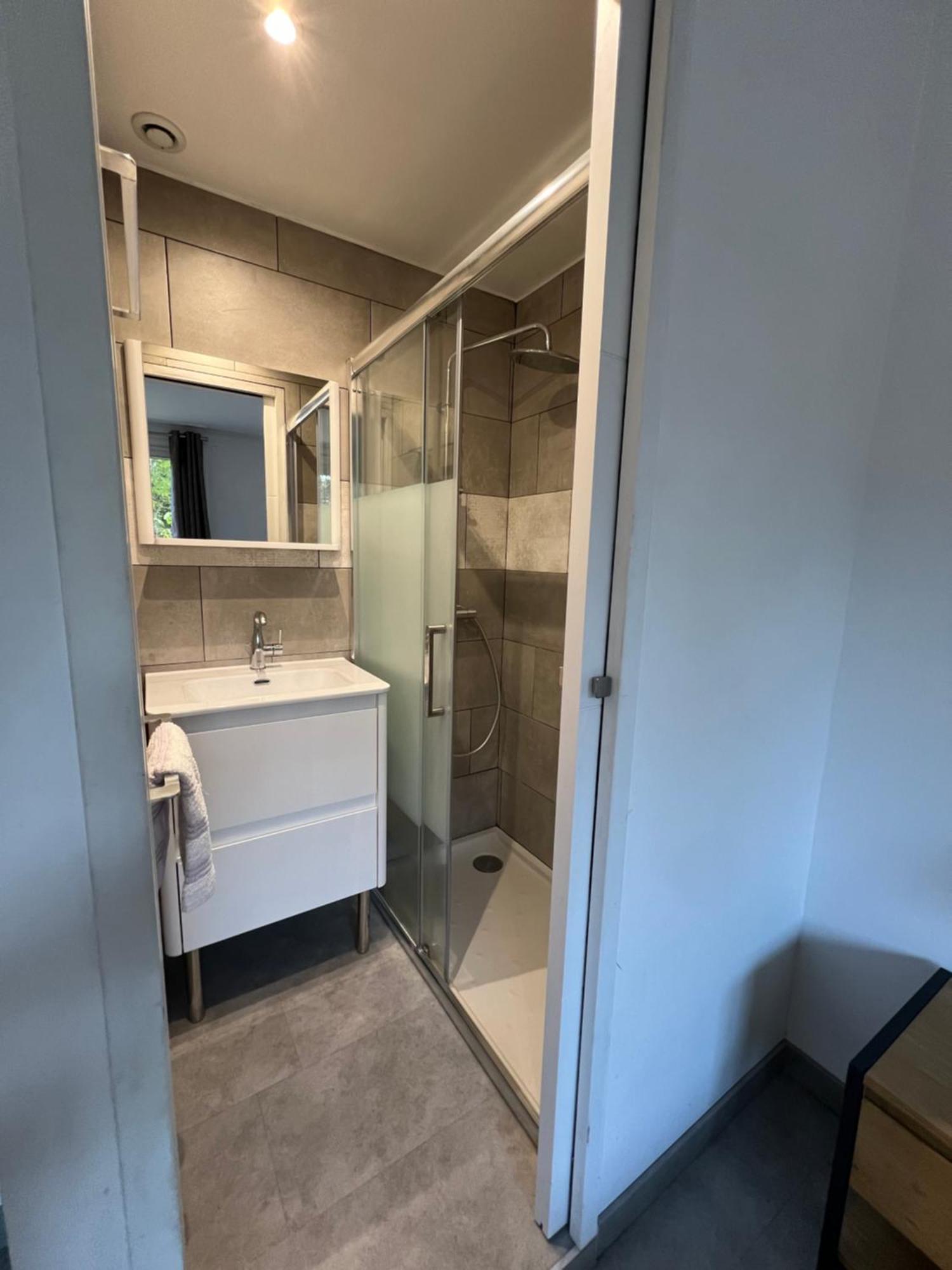 Chambre Avec Salle D'Eau Privee Dans Appartement Partage 200 M Du Tram Μονπελιέ Δωμάτιο φωτογραφία